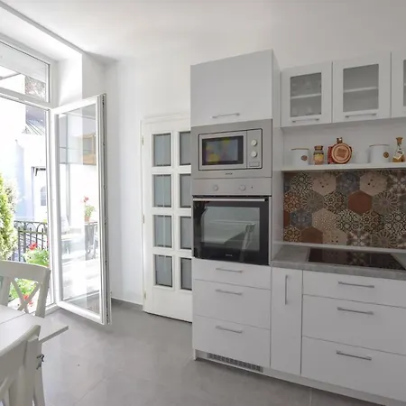 Crown - Your Comfortable Daire